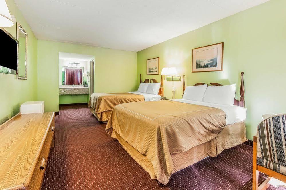 Rodeway Inn Renfro Valley Mount Vernon Buitenkant foto